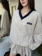 Cremefarbenes Langarmshirt aus Baumwolle mit Kontrastkragen – Damen