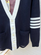 Marineblaue Strickjacke mit Kontrastbesatz – Herren