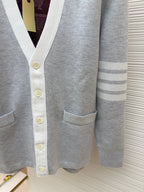 Marineblaue Strickjacke mit Kontrastbesatz – Herren