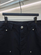 Cargohose für Damen aus schwarzer Baumwolle mit Nieten