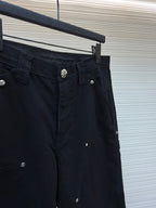 Cargohose für Damen aus schwarzer Baumwolle mit Nieten