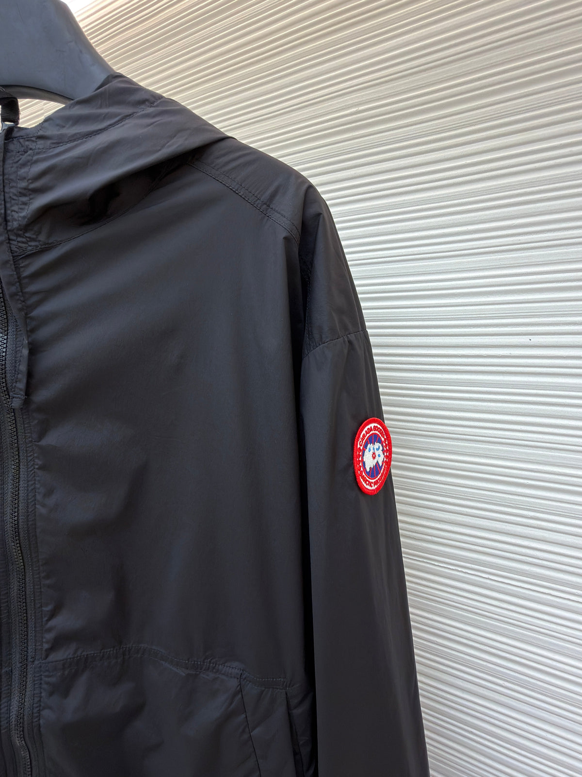 Schwarze Nylon-Patch-Kapuzenjacke – Herren