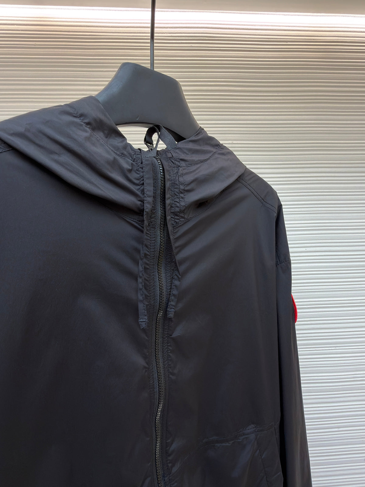 Schwarze Nylon-Patch-Kapuzenjacke – Herren