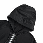 Schwarze Nylon-Kapuzenjacke mit farblich abgesetztem Reißverschluss – Herren