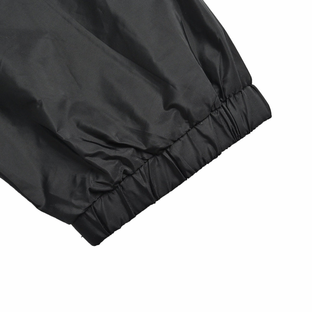 Schwarze Nylon-Kapuzenjacke mit farblich abgesetztem Reißverschluss – Herren