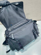 Messenger-Umhängetasche aus Nylon mit Schnalle