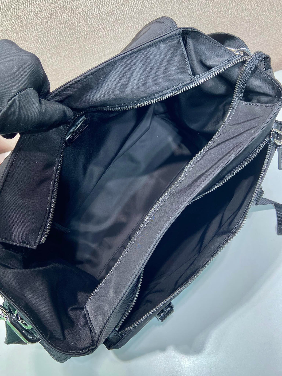 Messenger-Umhängetasche aus Nylon mit Schnalle