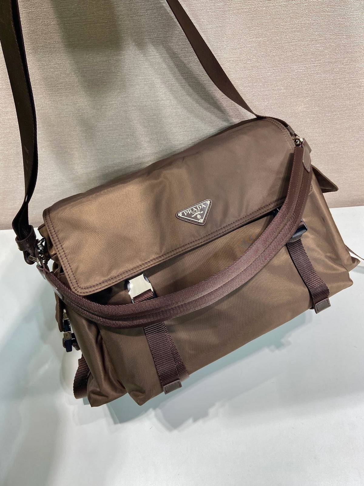 Messenger-Umhängetasche aus Nylon mit Schnalle