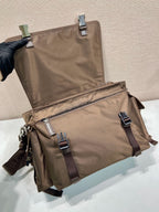 Messenger-Umhängetasche aus Nylon mit Schnalle