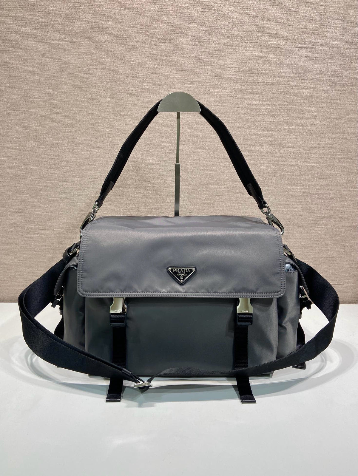 Messenger-Umhängetasche aus Nylon mit Schnalle