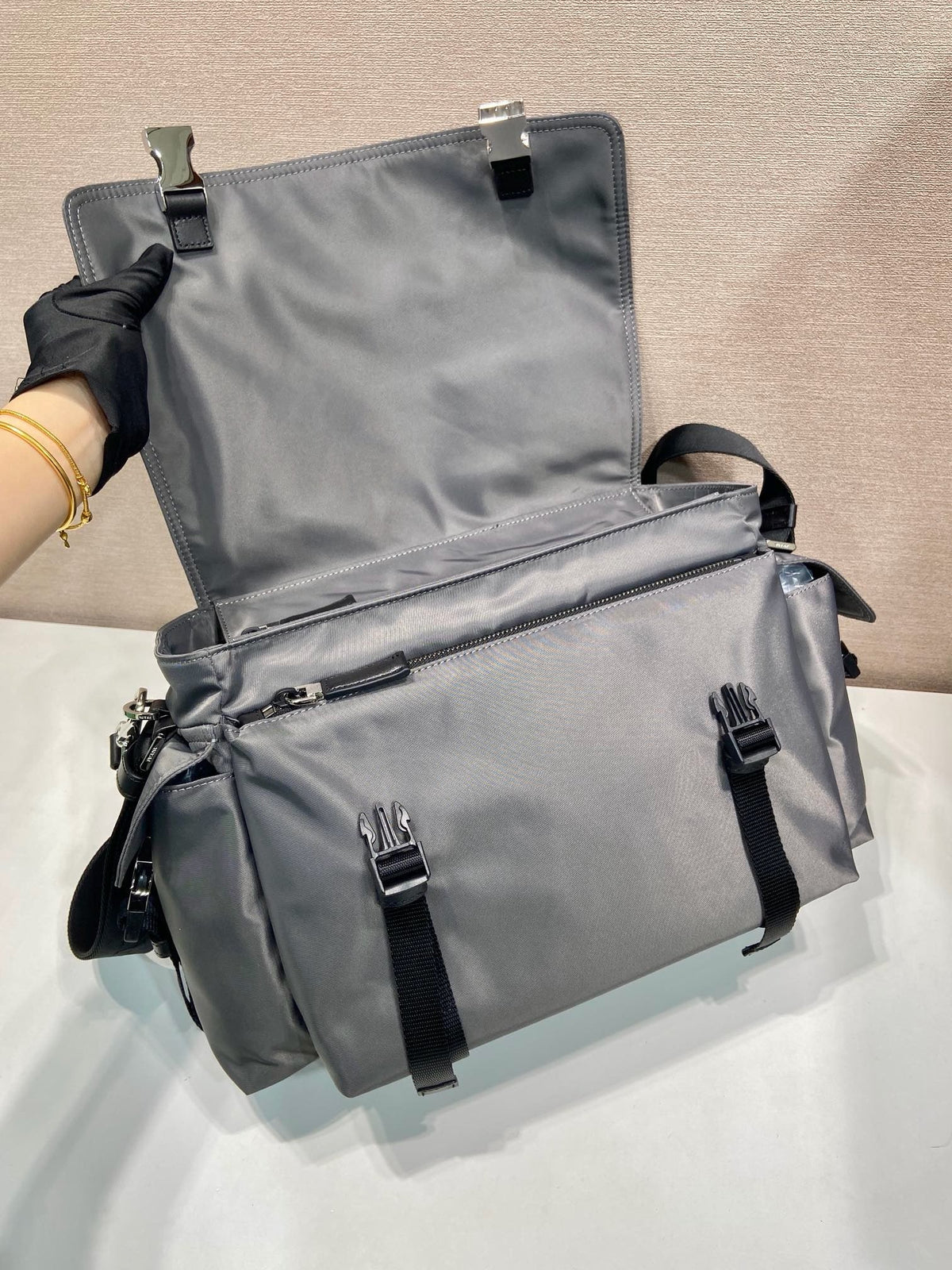 Messenger-Umhängetasche aus Nylon mit Schnalle