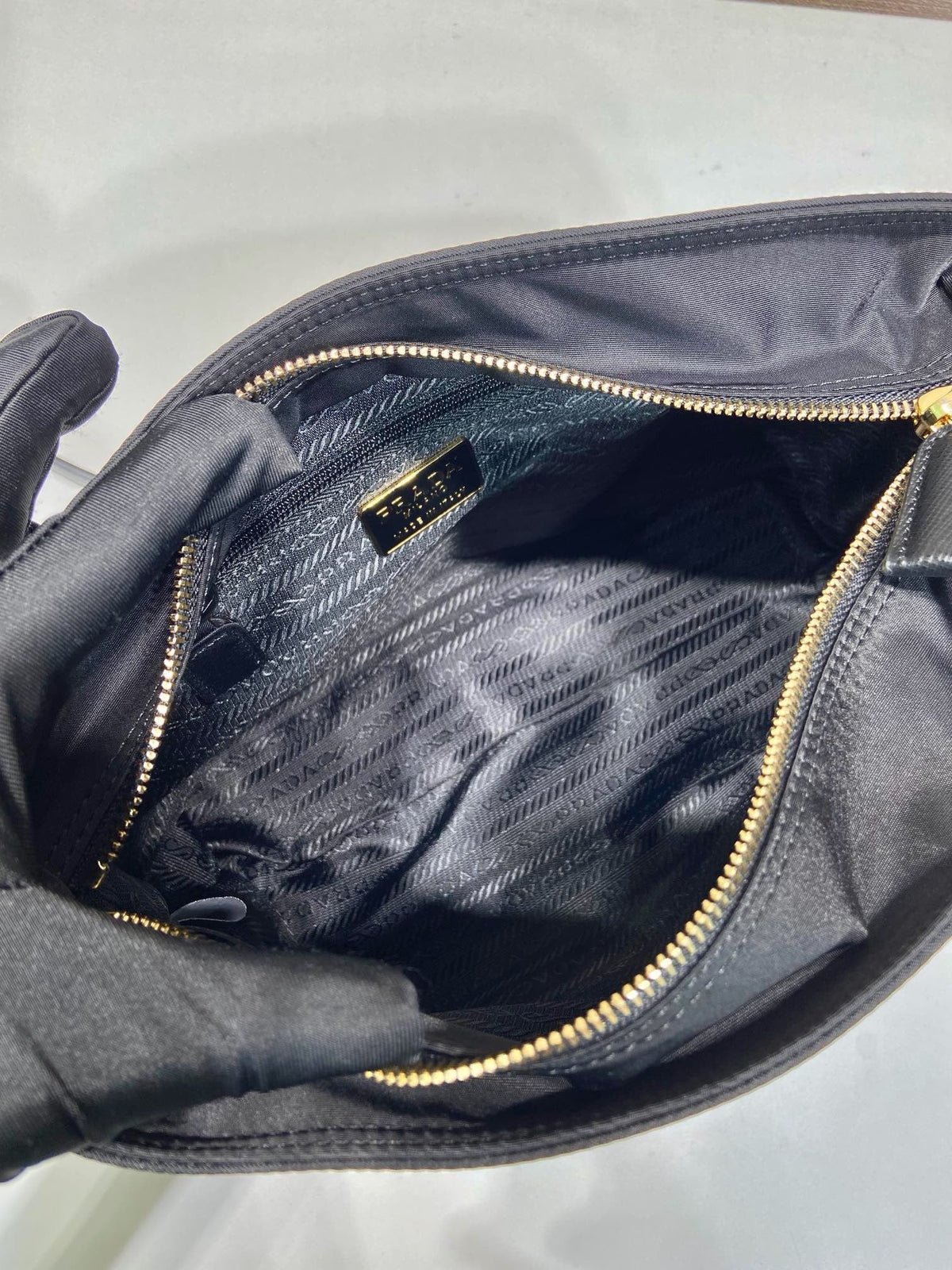 Schwarze Umhängetasche