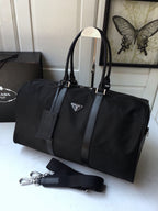 Schwarze Reisetasche