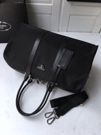 Schwarze Reisetasche