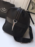 Schwarze Reisetasche