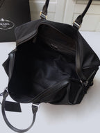 Schwarze Reisetasche
