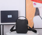 Vertikale Saffiano-Handytasche zum Umhängen