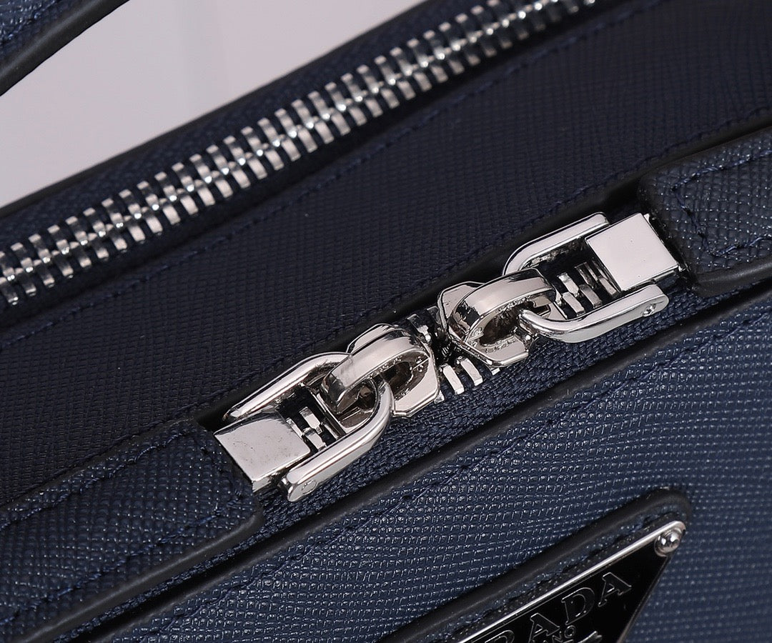Vertikale Saffiano-Handytasche zum Umhängen