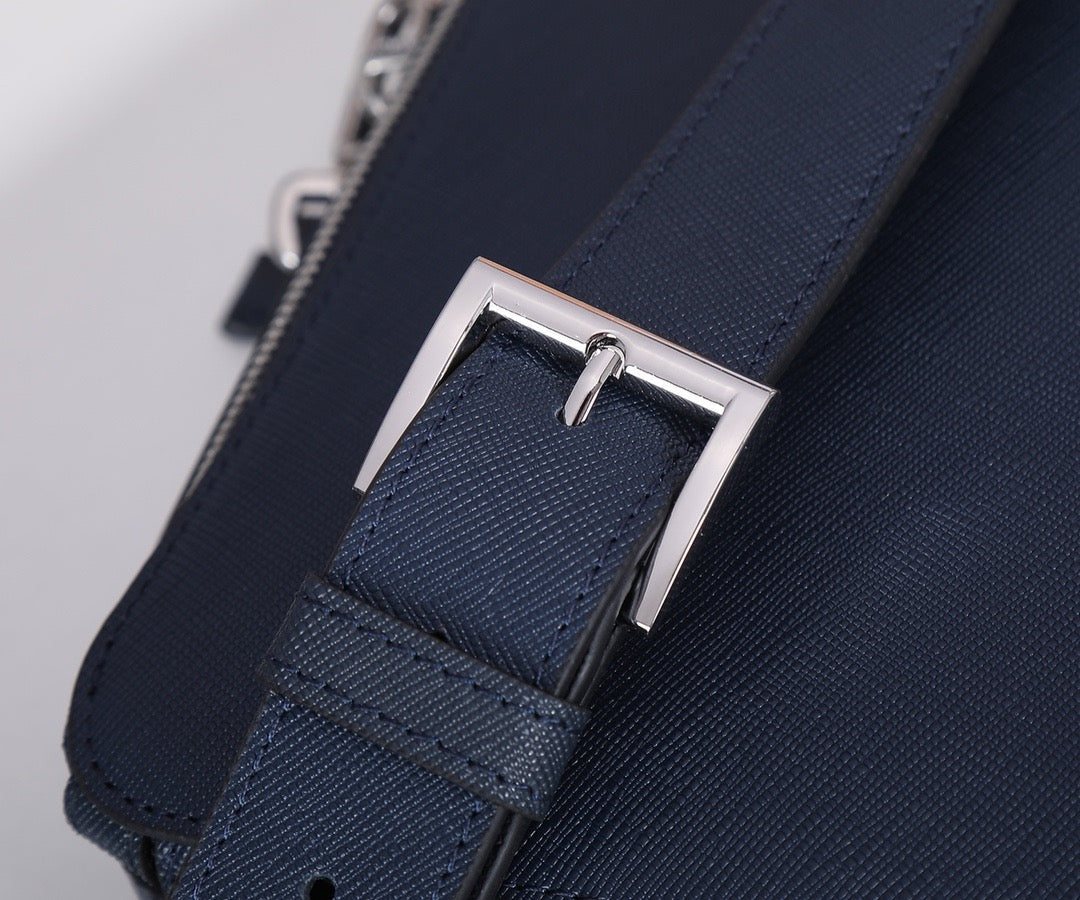 Vertikale Saffiano-Handytasche zum Umhängen