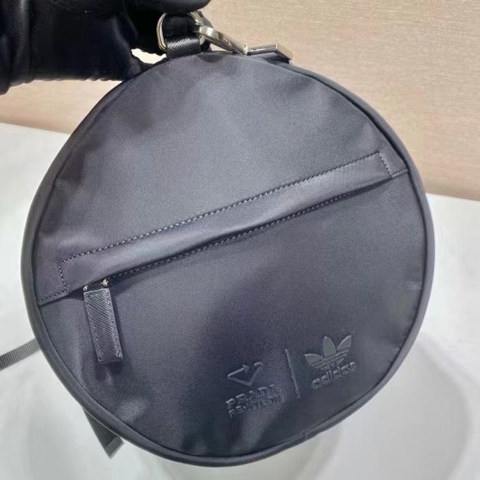 Schwarze Reisetasche
