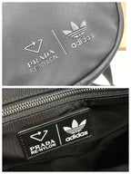 Schwarze Reisetasche