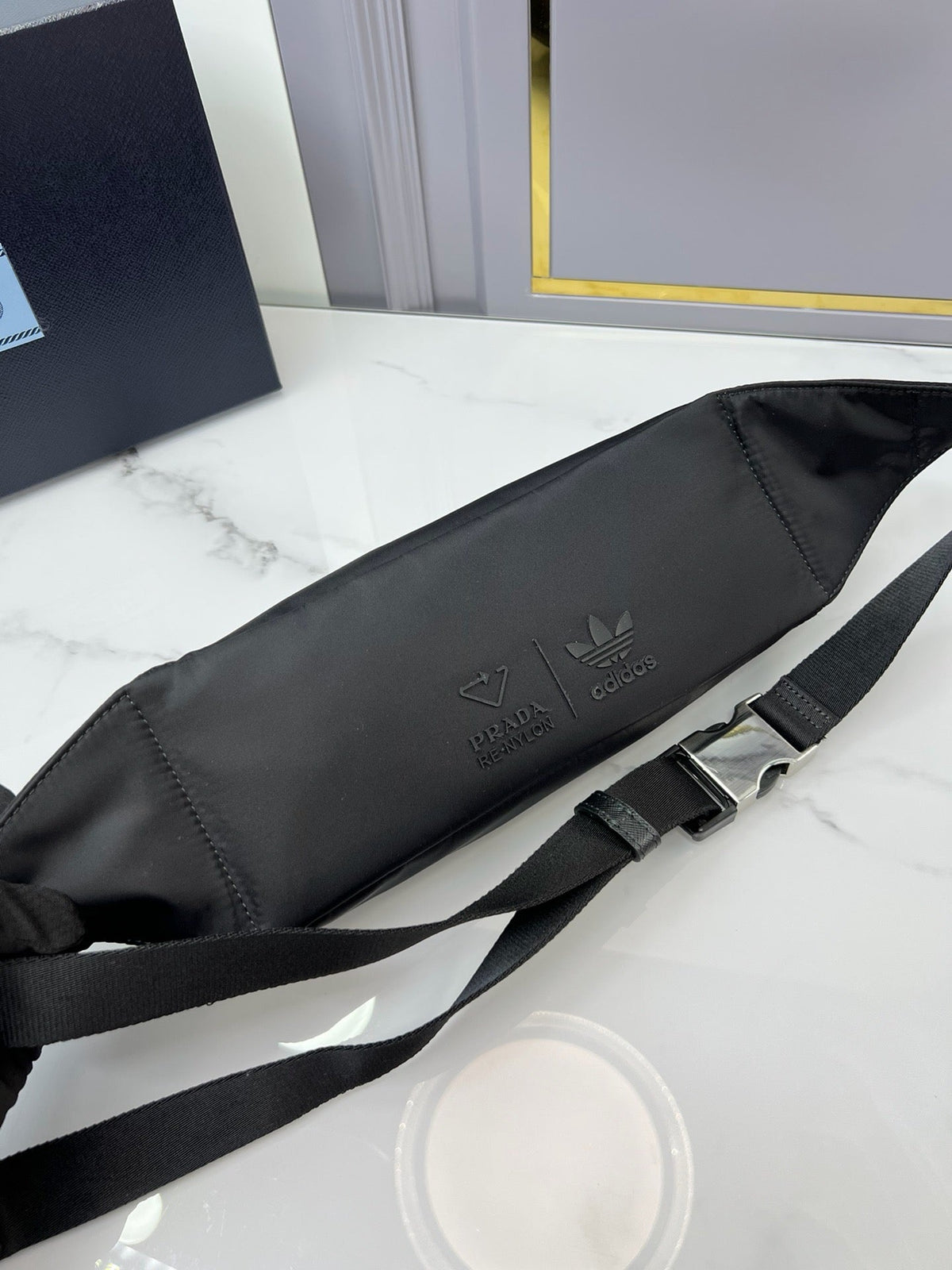Schwarze Gürteltasche