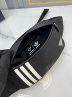 Schwarze Gürteltasche