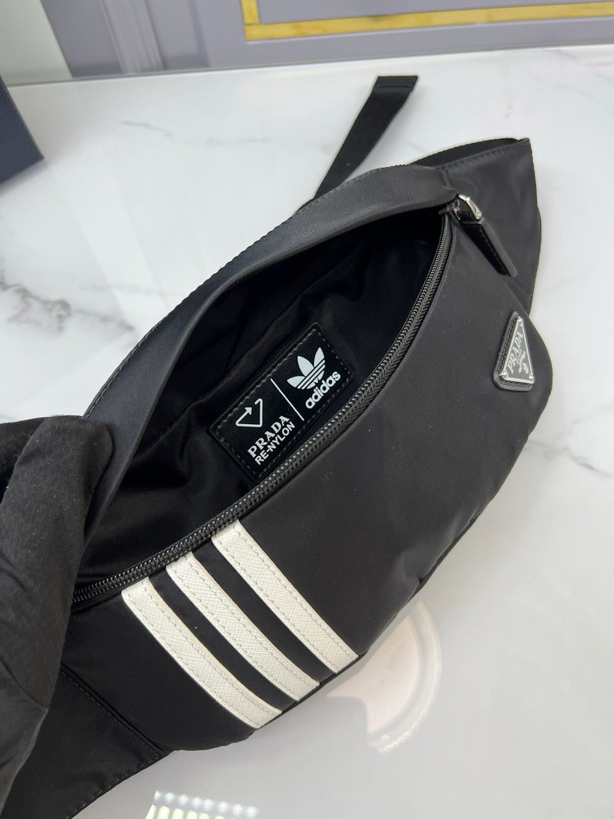 Schwarze Gürteltasche