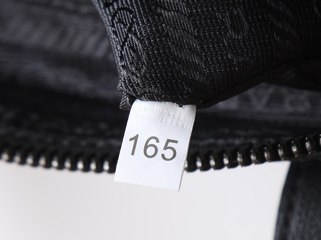 Nylon-Umhängetasche mit Überschlag