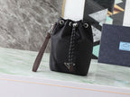 Schwarze Eimertasche