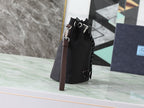 Schwarze Eimertasche
