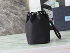 Schwarze Eimertasche