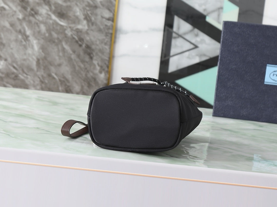 Schwarze Eimertasche