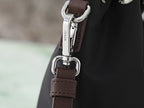 Schwarze Eimertasche