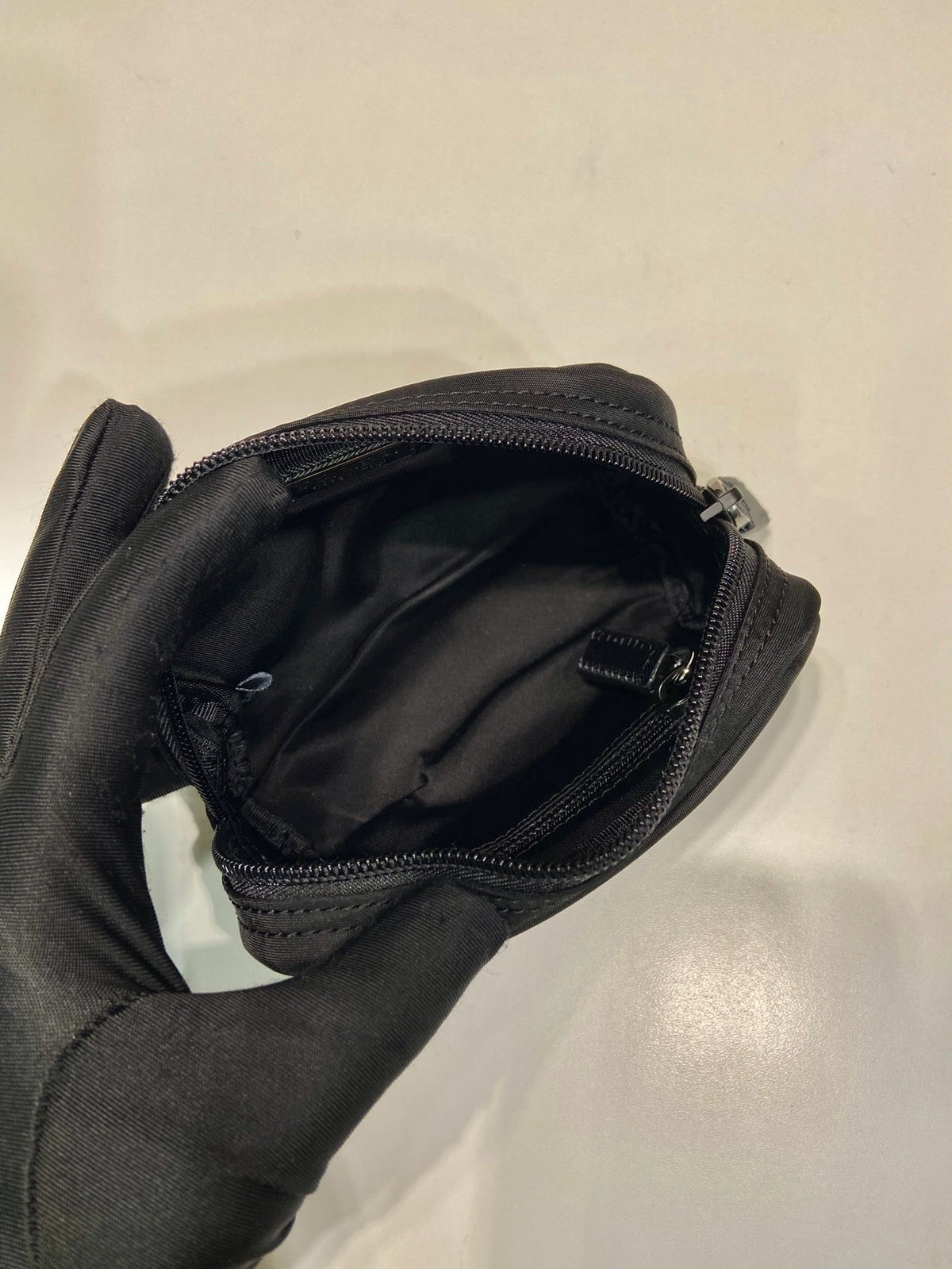 Schwarze Clutch