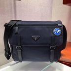 Nylon Messenger mit Patch Umhängetasche