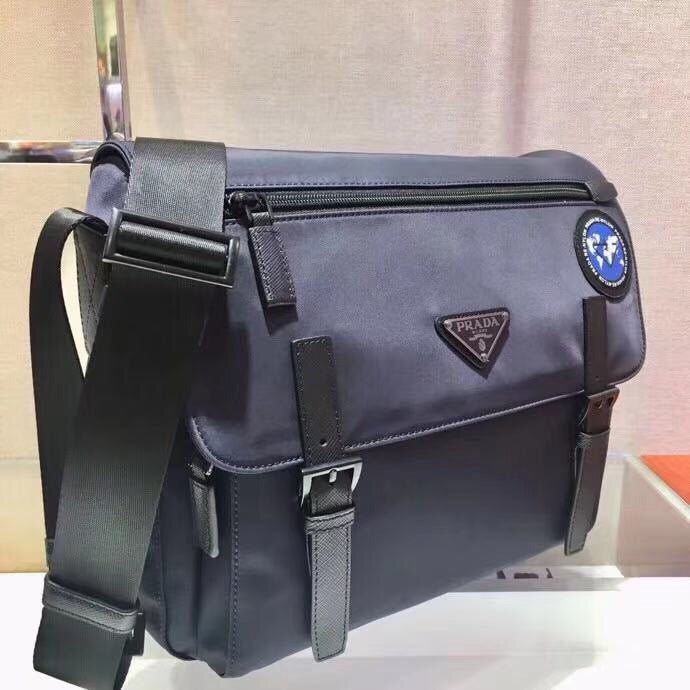 Nylon Messenger mit Patch Umhängetasche