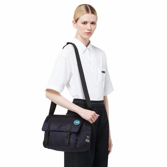 Nylon Messenger mit Patch Umhängetasche