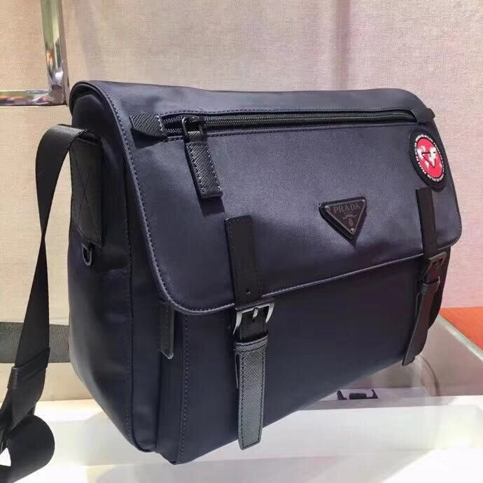 Nylon Messenger mit Patch Umhängetasche