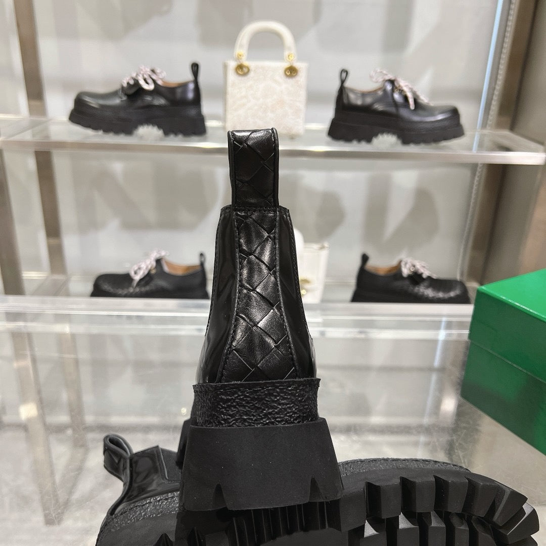 Black Boots