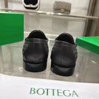 Schwarzer gewebter Intrecciato-Leder-Slipper – Herren