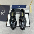 Schwarzer Patent-Logo-Loafer – Herren