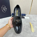 Schwarzer Patent-Logo-Loafer – Herren