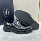 Schwarzer Patent-Logo-Loafer – Herren