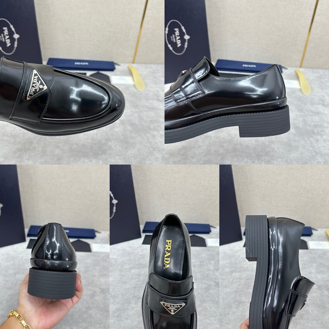 Schwarzer Patent-Logo-Loafer – Herren