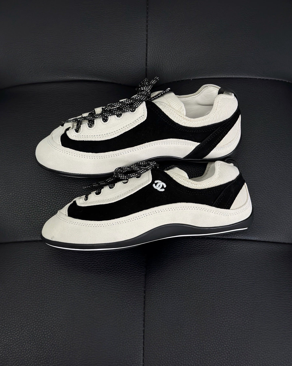 Cream Leather Contrast Toe Low-Top - Women's