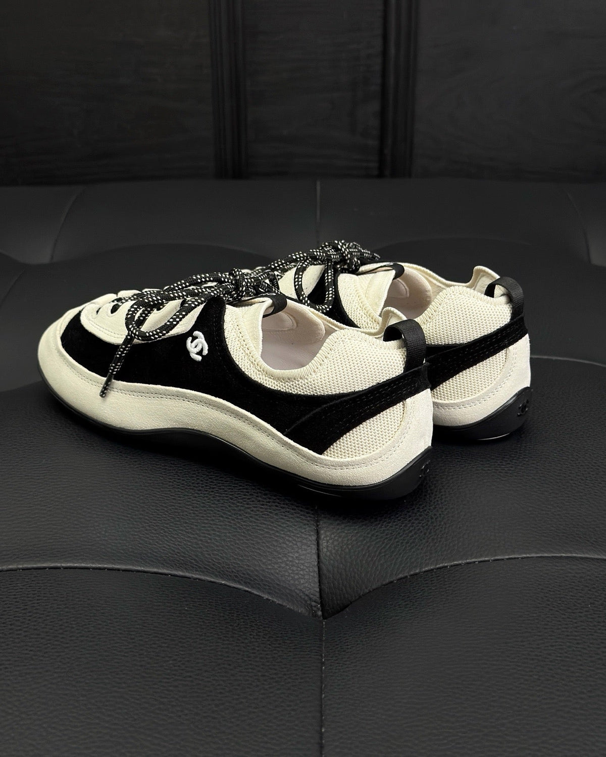 Cream Leather Contrast Toe Low-Top - Women's