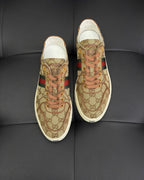 Beige Turnschuhe