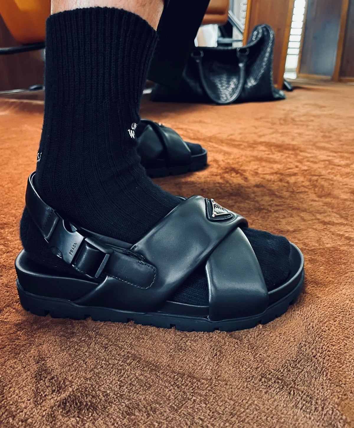 Schwarze Leder-Sandalen mit Profilsohle – Herren