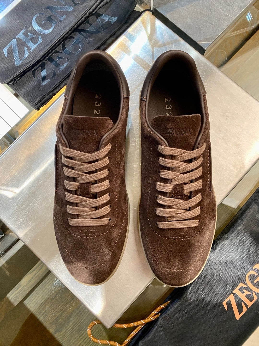 Wildleder-Sneaker mit Prägemuster – Herren